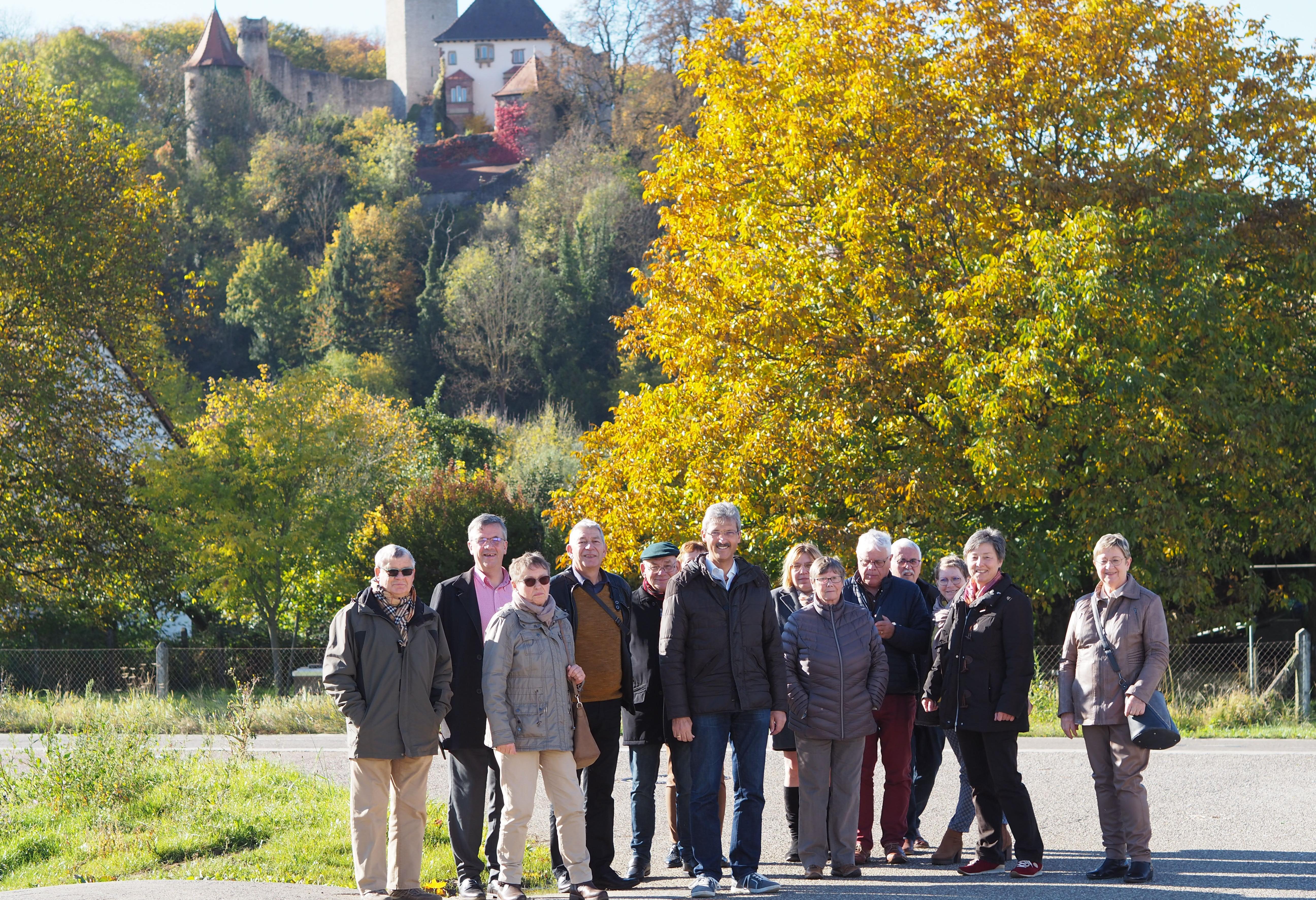  Ein gemeinsamer Spaziergang der Delegation aus Vaucouleurs und Neidenstein im goldenen Oktoberwetter. Bild: Berthold Jürriens. Das Bild wird mit Klick vergrößert. 