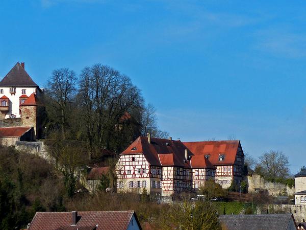 Kath. Kirche und Burg Neidenstein - das Bild wird mit Klick vergrößert