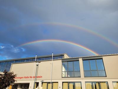 Regenbogen über der von Venningen Halle